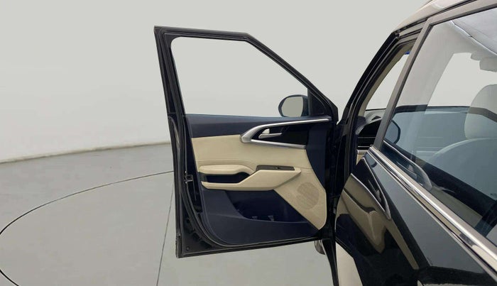 2022 KIA CARENS LUXURY 1.4 PETROL 7 STR, Petrol, Manual, 37,052 km, LHS Front Door