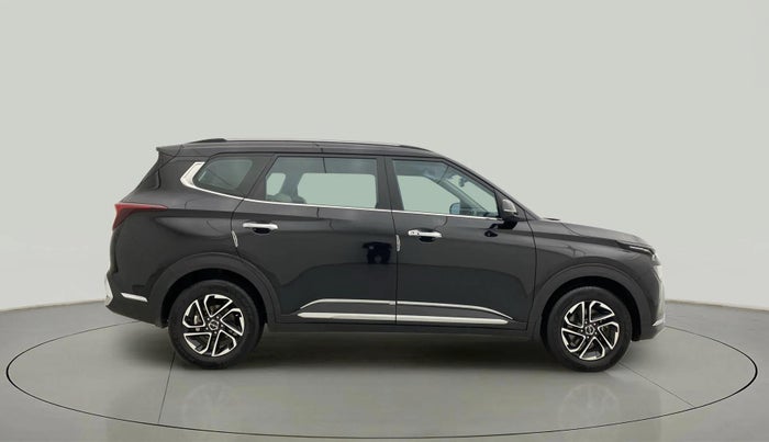 2022 KIA CARENS LUXURY 1.4 PETROL 7 STR, Petrol, Manual, 37,052 km, Right Side View