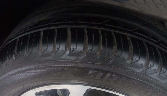 2023 Jeep Compass MODEL S (O) DIESEL 4X4 AT, Diesel, Automatic, 4,996 km, Left Rear Tyre Tread