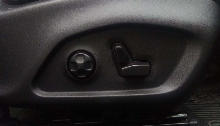 2023 Jeep Compass MODEL S (O) DIESEL 4X4 AT, Diesel, Automatic, 4,996 km, Driver Side Adjustment Panel