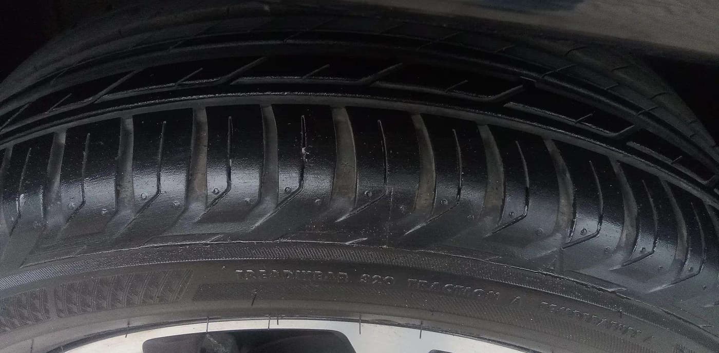 2023 Jeep Compass MODEL S (O) DIESEL 4X4 AT, Diesel, Automatic, 4,996 km, Left Front Tyre Tread
