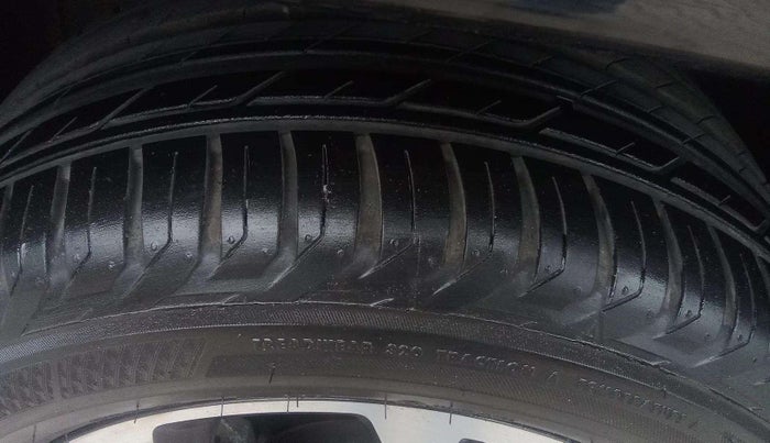 2023 Jeep Compass MODEL S (O) DIESEL 4X4 AT, Diesel, Automatic, 4,996 km, Left Front Tyre Tread