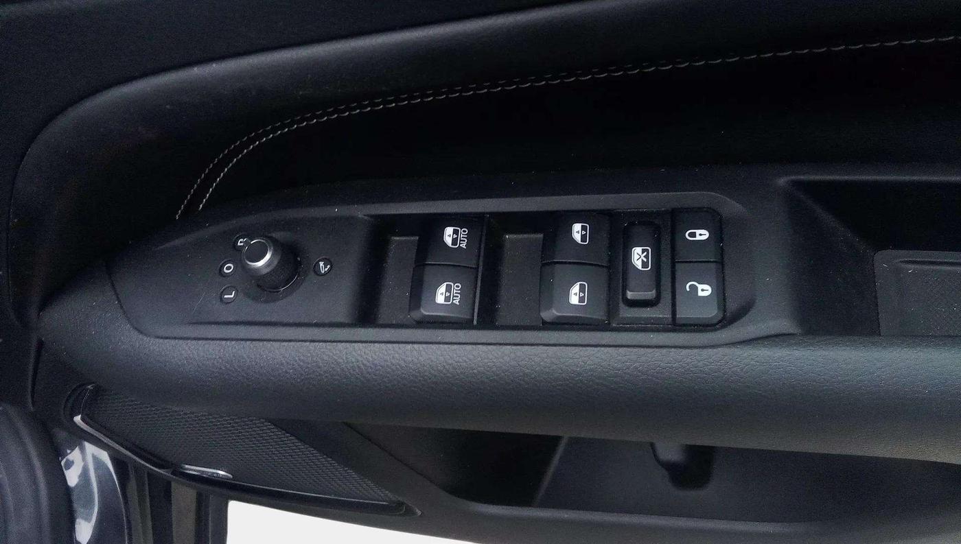 2023 Jeep Compass MODEL S (O) DIESEL 4X4 AT, Diesel, Automatic, 4,996 km, Driver Side Door Panels Control