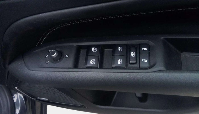 2023 Jeep Compass MODEL S (O) DIESEL 4X4 AT, Diesel, Automatic, 4,996 km, Driver Side Door Panels Control
