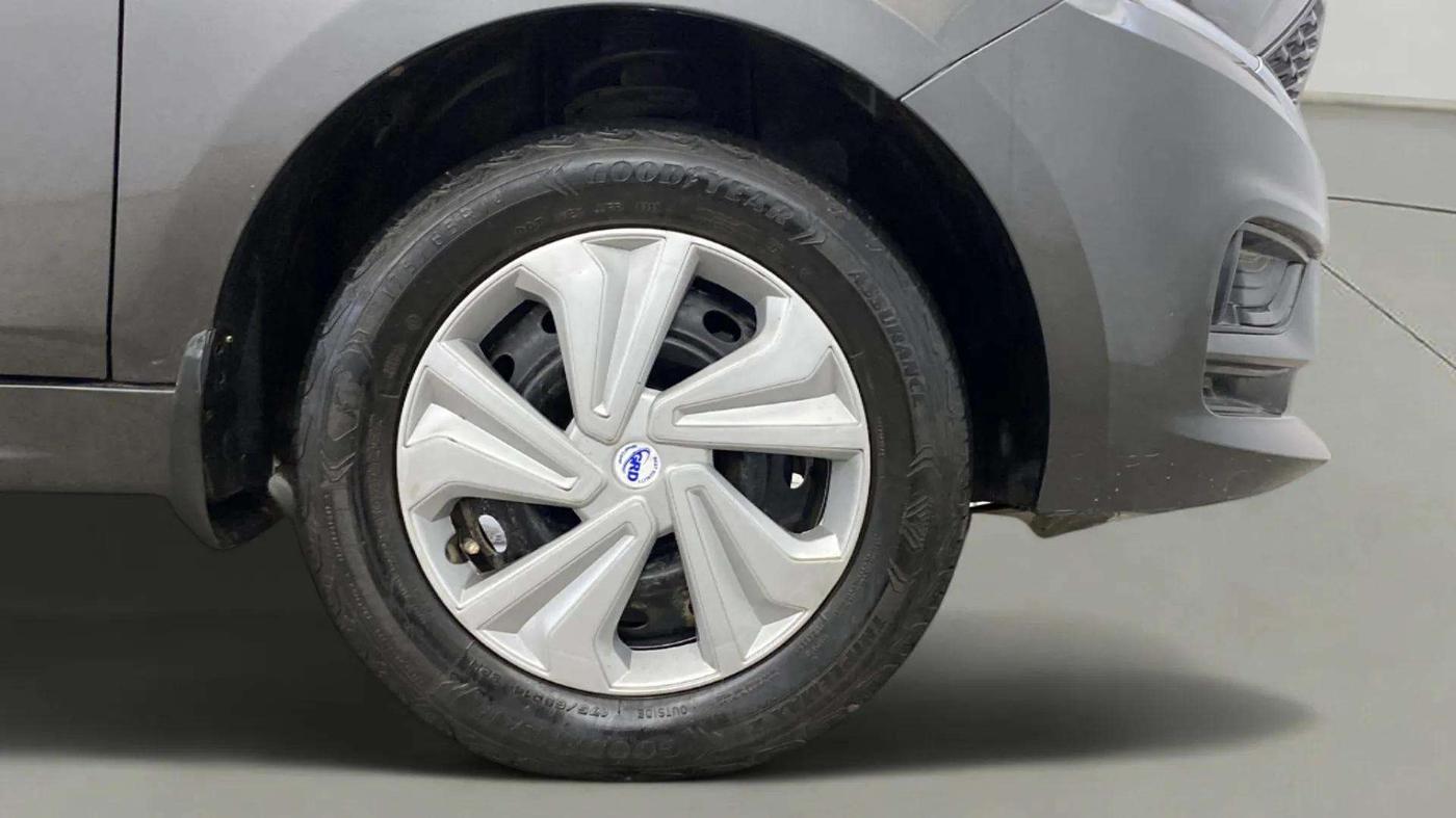 2022 Tata Tiago XT CNG, CNG, Manual, 80,045 km, Right Front Wheel