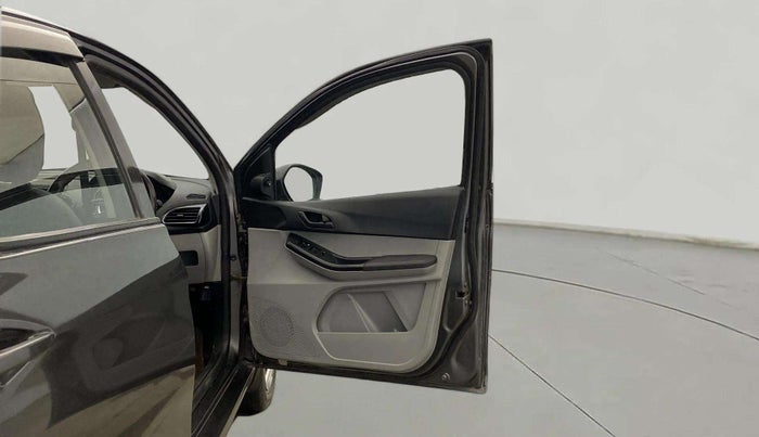 2022 Tata Tiago XT CNG, CNG, Manual, 79,867 km, RHS Front Door