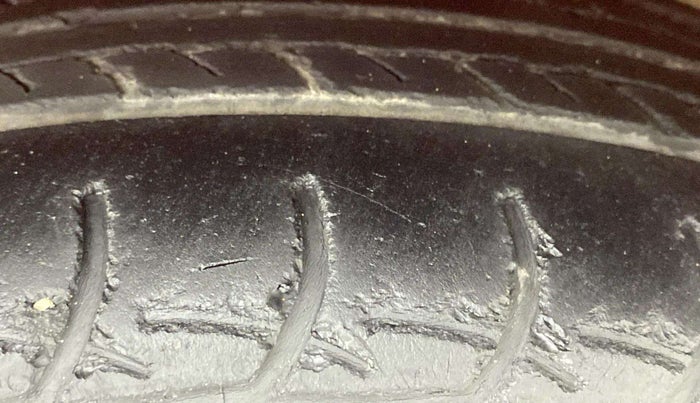 2016 Maruti Baleno DELTA CVT PETROL 1.2, Petrol, Automatic, 91,917 km, Right Front Tyre Tread