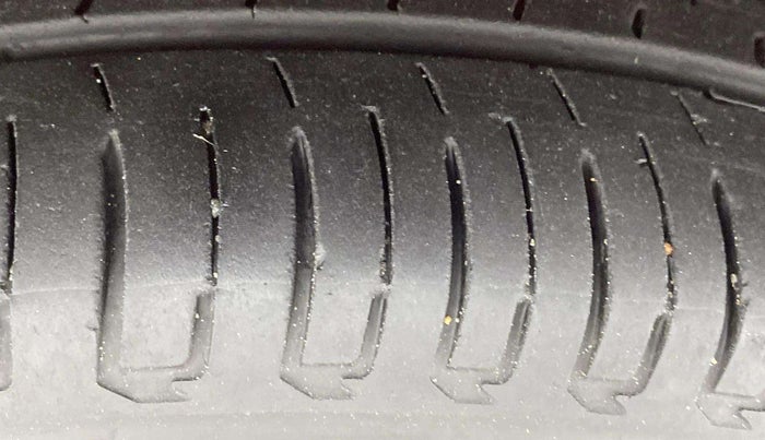 2016 Maruti Baleno DELTA CVT PETROL 1.2, Petrol, Automatic, 91,917 km, Left Front Tyre Tread