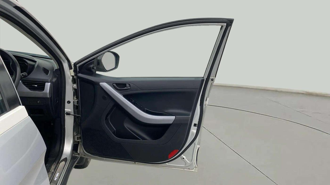 2021 Tata NEXON XMA SUNROOF PETROL, Petrol, Automatic, 36,110 km, RHS Front Door