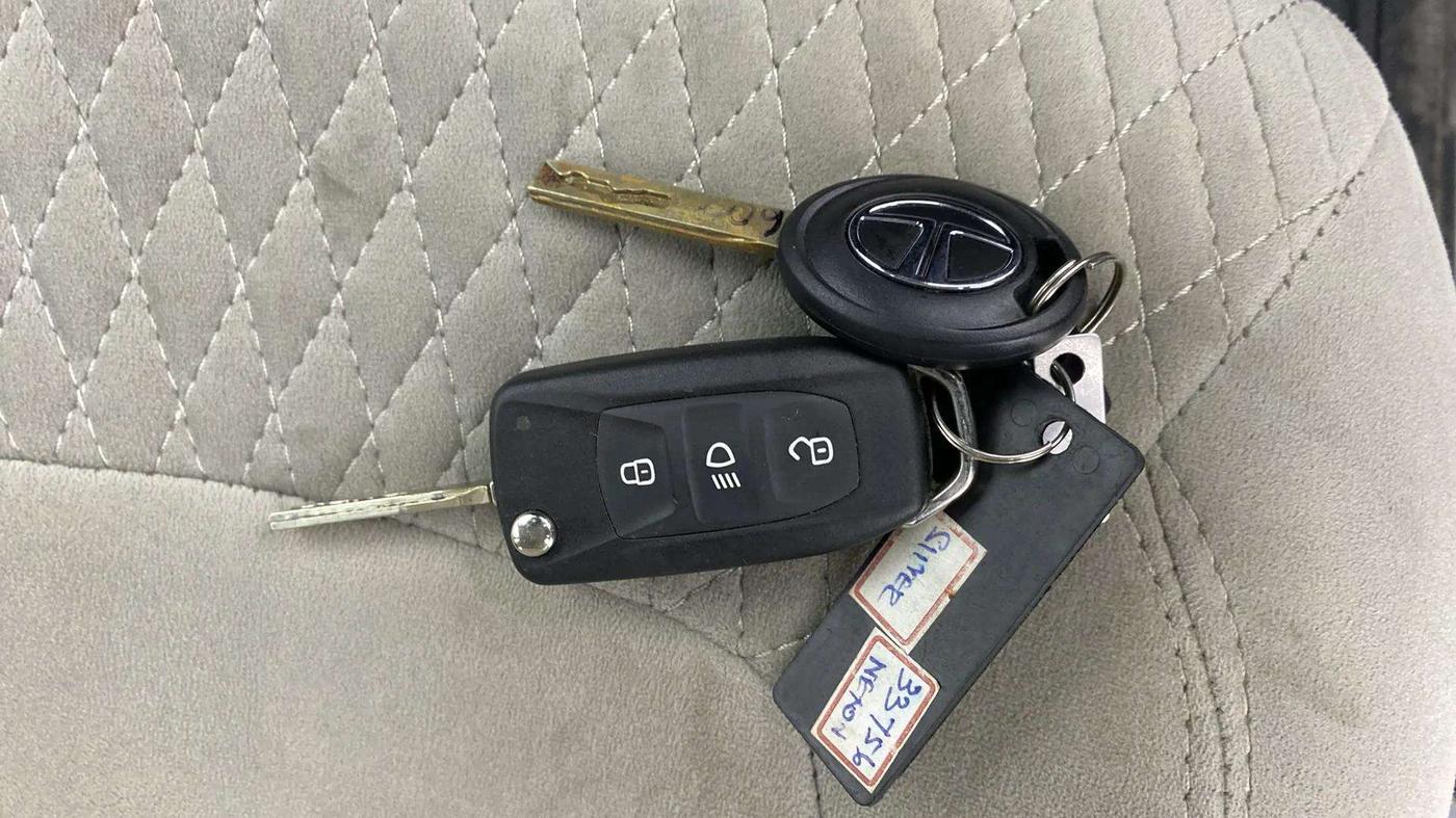 2021 Tata NEXON XMA SUNROOF PETROL, Petrol, Automatic, 36,110 km, Key Close Up