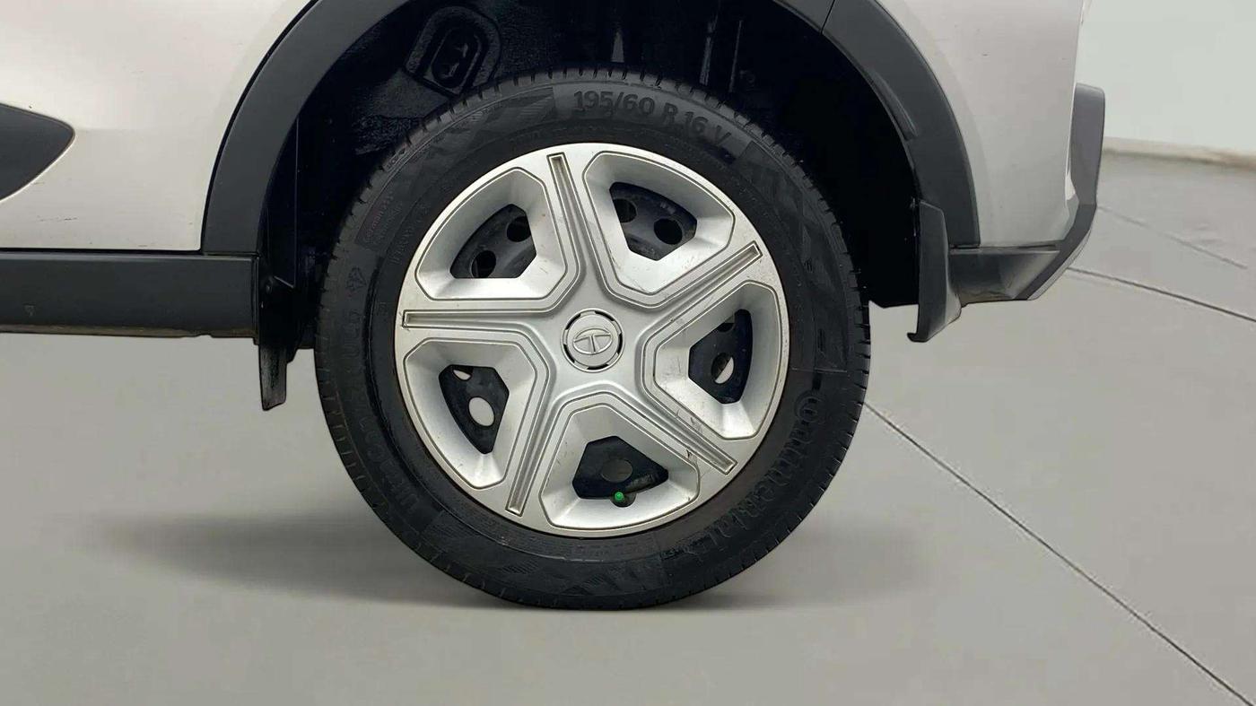 2021 Tata NEXON XMA SUNROOF PETROL, Petrol, Automatic, 36,110 km, Left Rear Wheel