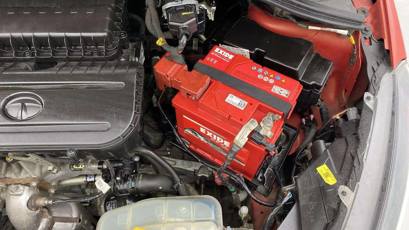 2023 Tata Tiago XZ PLUS PETROL, Petrol, Manual, 10,464 km, Engine View - Left