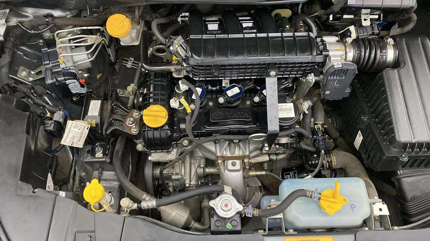 2023 Tata ALTROZ XMA PLUS PETROL, Petrol, Manual, 20,980 km, Engine View - Right