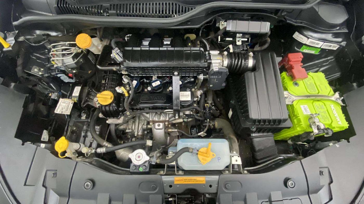 2023 Tata ALTROZ XMA PLUS PETROL, Petrol, Manual, 20,980 km, Engine View