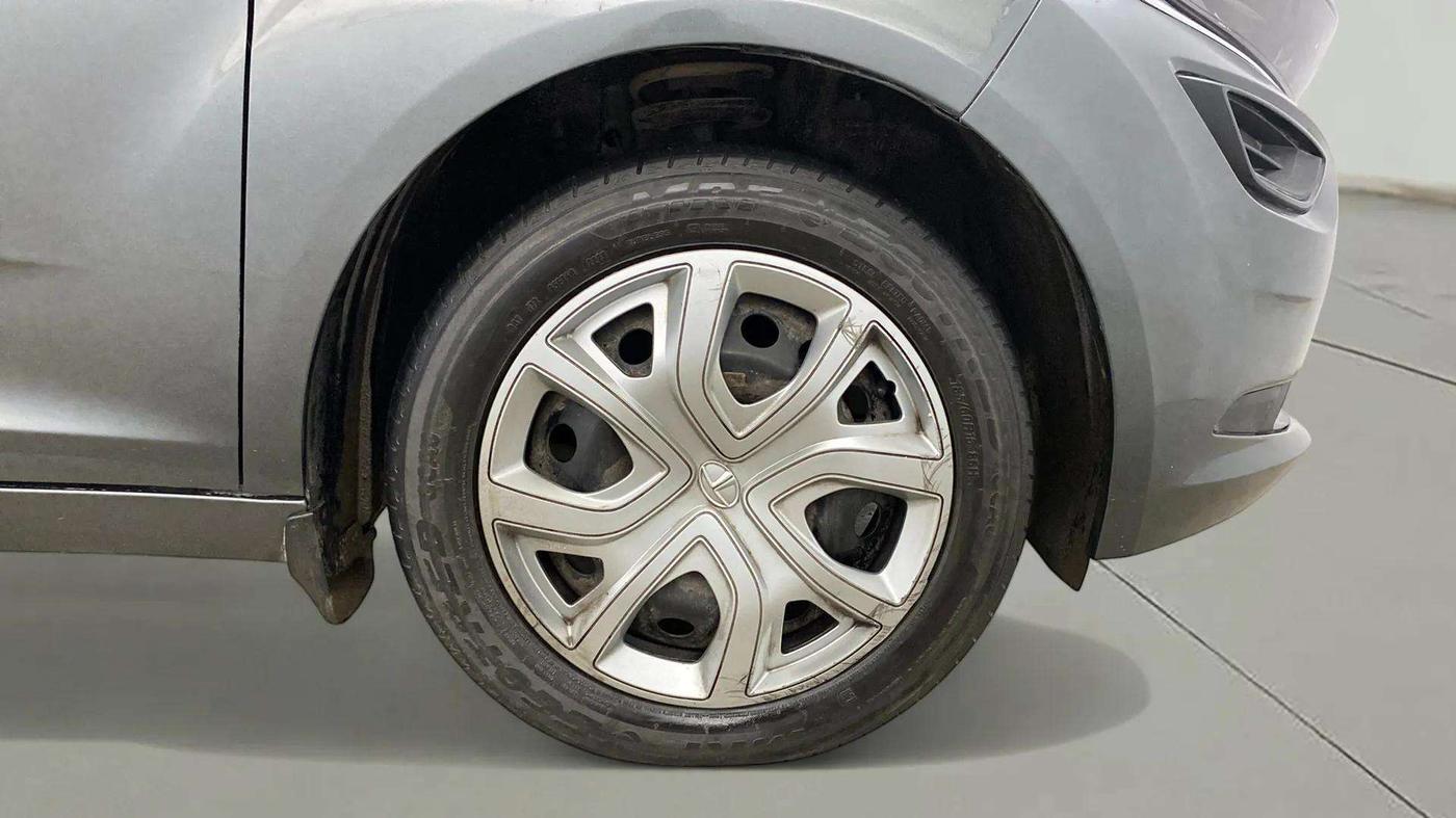 2023 Tata ALTROZ XMA PLUS PETROL, Petrol, Manual, 20,980 km, Right Front Wheel