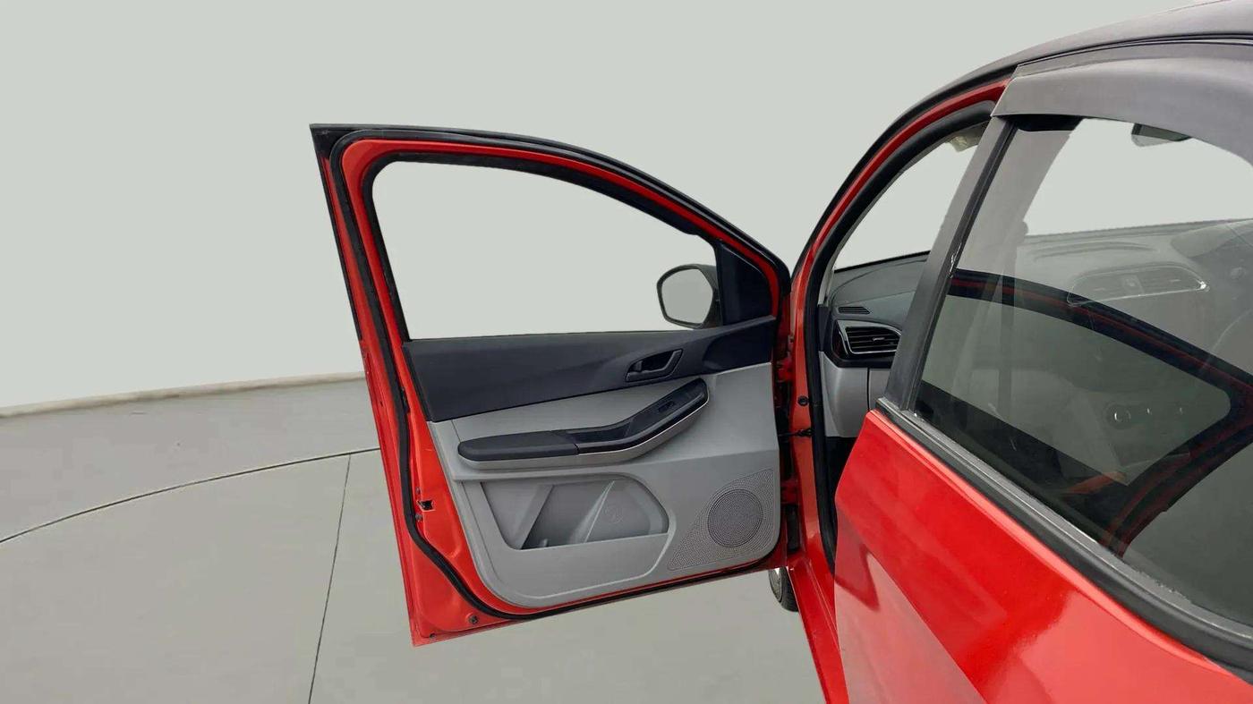 2021 Tata Tiago XT (O) PETROL, Petrol, Manual, 69,918 km, LHS Front Door