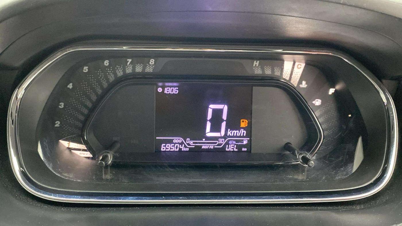2021 Tata Tiago XT (O) PETROL, Petrol, Manual, 69,918 km, Odometer Image