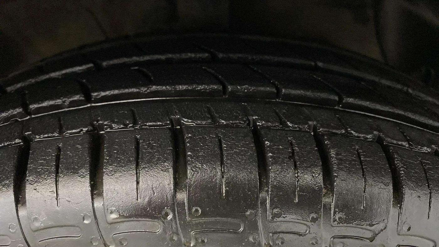 2021 Hyundai GRAND I10 NIOS SPORTZ AMT 1.2 KAPPA VTVT, Petrol, Automatic, 13,322 km, Right Front Tyre Tread