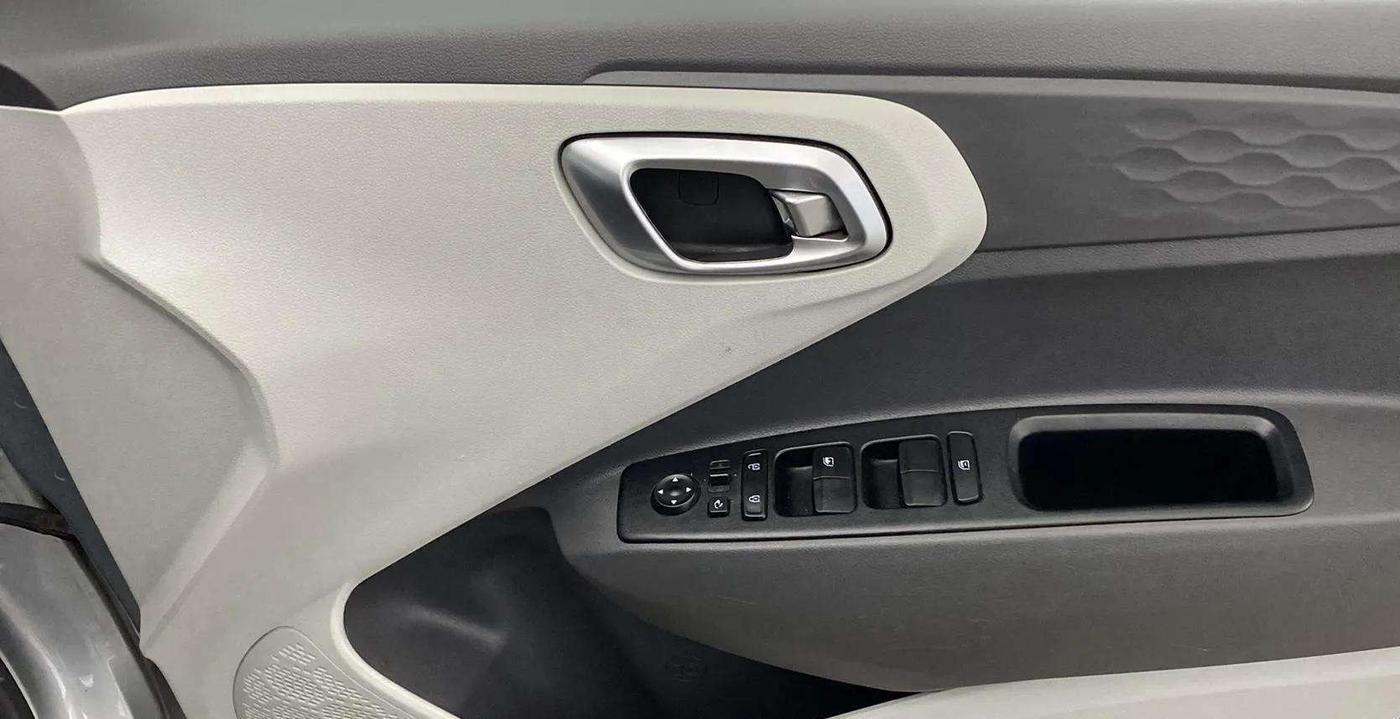 2021 Hyundai GRAND I10 NIOS SPORTZ AMT 1.2 KAPPA VTVT, Petrol, Automatic, 13,322 km, Driver Side Door Panels Control