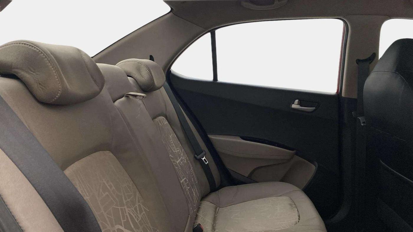 2015 Hyundai Xcent SX 1.2 (O), Petrol, Manual, 94,556 km, Right Side Rear Door Cabin