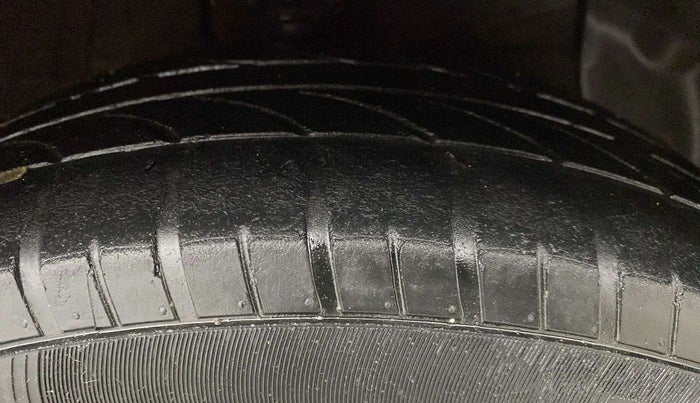 2015 Hyundai Xcent SX 1.2 (O), Petrol, Manual, 94,507 km, Right Front Tyre Tread
