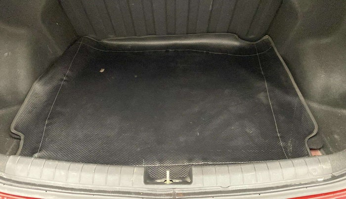2015 Hyundai Xcent SX 1.2 (O), Petrol, Manual, 94,507 km, Boot Inside
