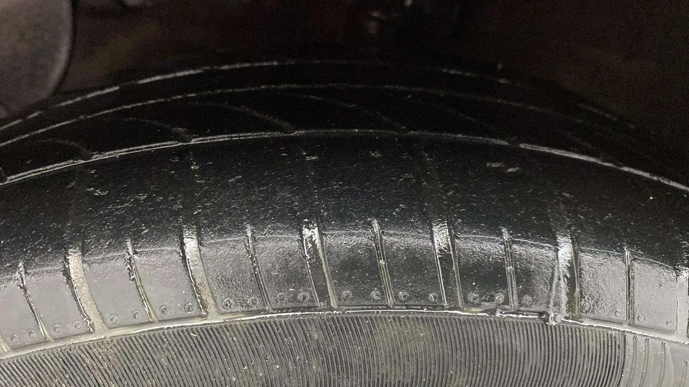 2015 Hyundai Xcent SX 1.2 (O), Petrol, Manual, 94,556 km, Left Front Tyre Tread