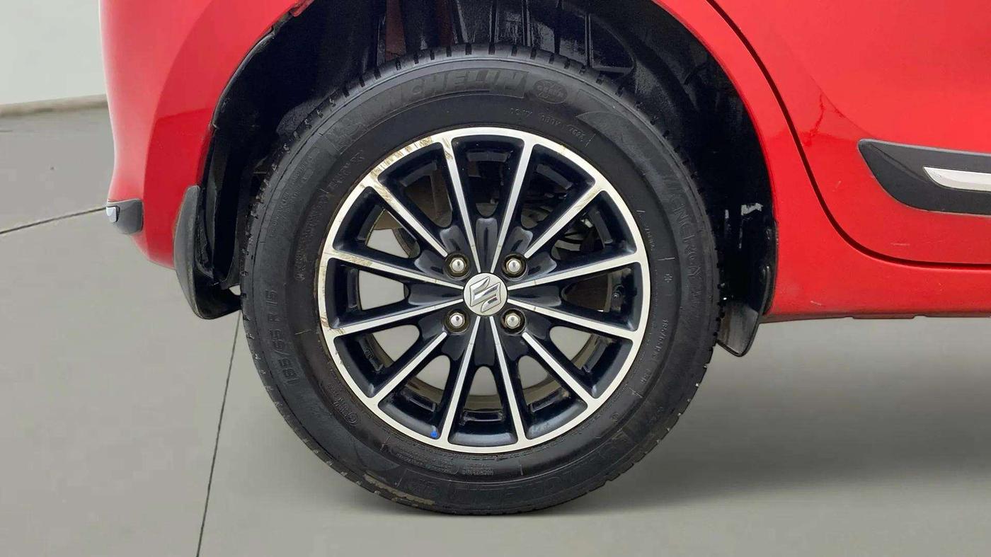 2018 Maruti Swift ZXI AMT, Petrol, Automatic, 69,024 km, Right Rear Wheel