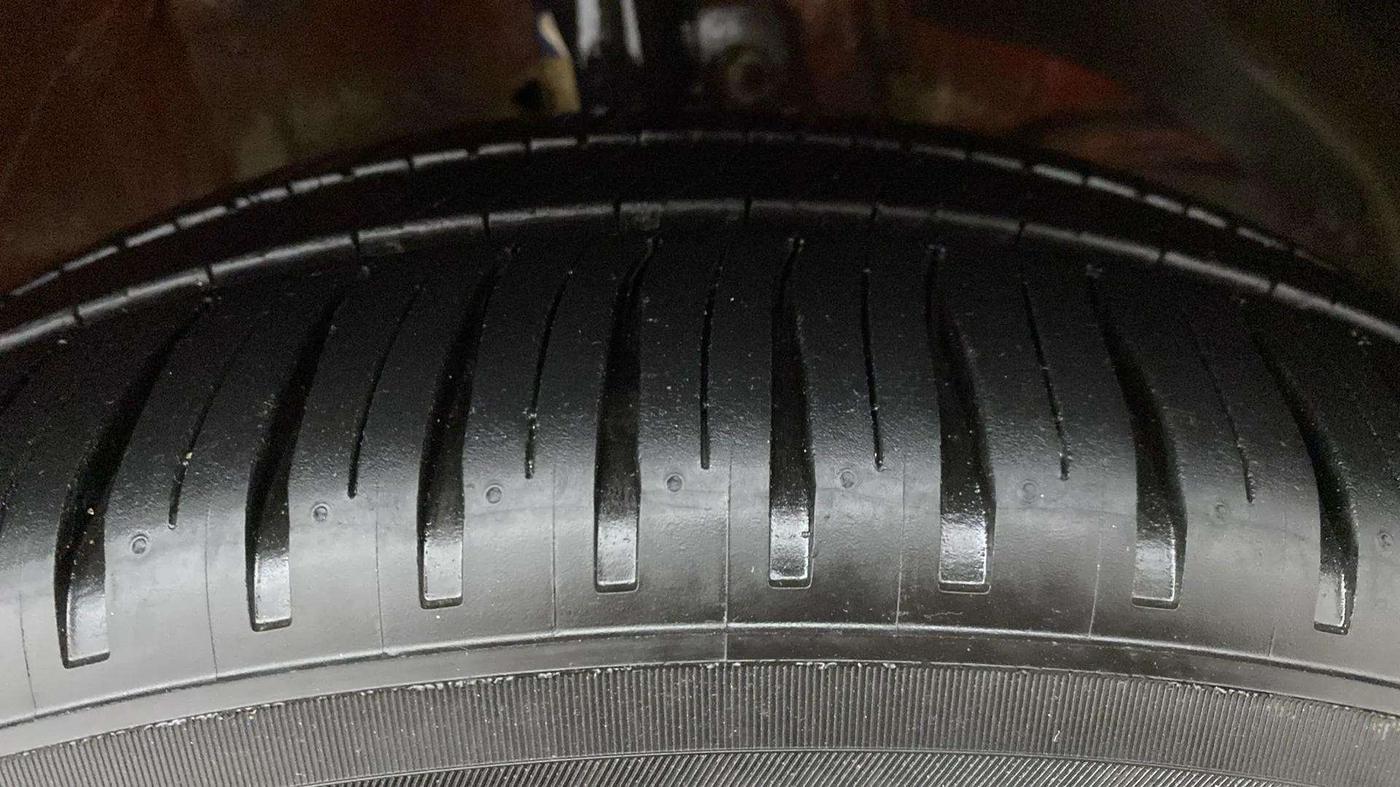 2018 Maruti Swift ZXI AMT, Petrol, Automatic, 69,024 km, Right Front Tyre Tread