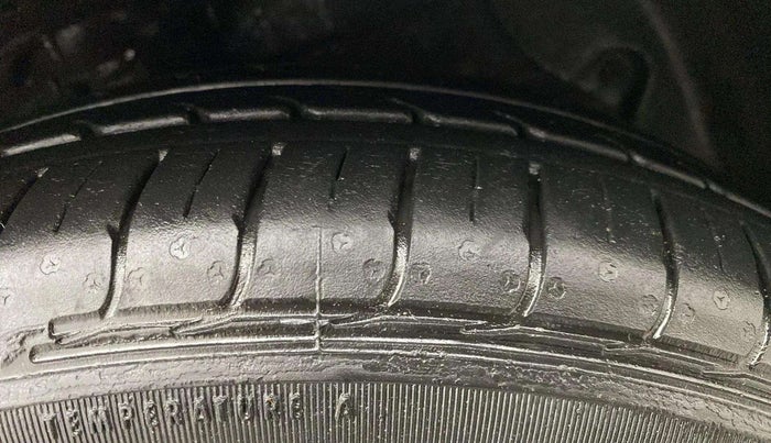 2014 Hyundai Xcent S 1.2, Petrol, Manual, 73,110 km, Left Front Tyre Tread