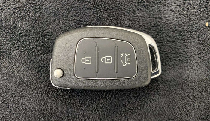 2014 Hyundai Xcent S 1.2, Petrol, Manual, 73,110 km, Key Close Up