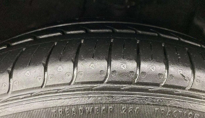 2014 Hyundai Xcent S 1.2, Petrol, Manual, 73,110 km, Right Front Tyre Tread