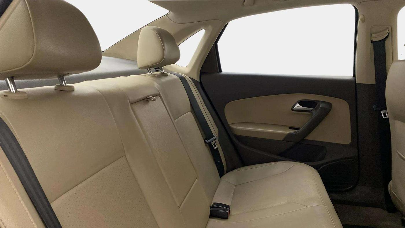 2015 Volkswagen Vento HIGHLINE 1.6 MPI, Petrol, Manual, 85,807 km, Right Side Rear Door Cabin