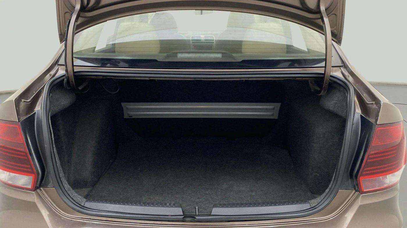 2015 Volkswagen Vento HIGHLINE 1.6 MPI, Petrol, Manual, 85,807 km, Boot Open Zoomed View