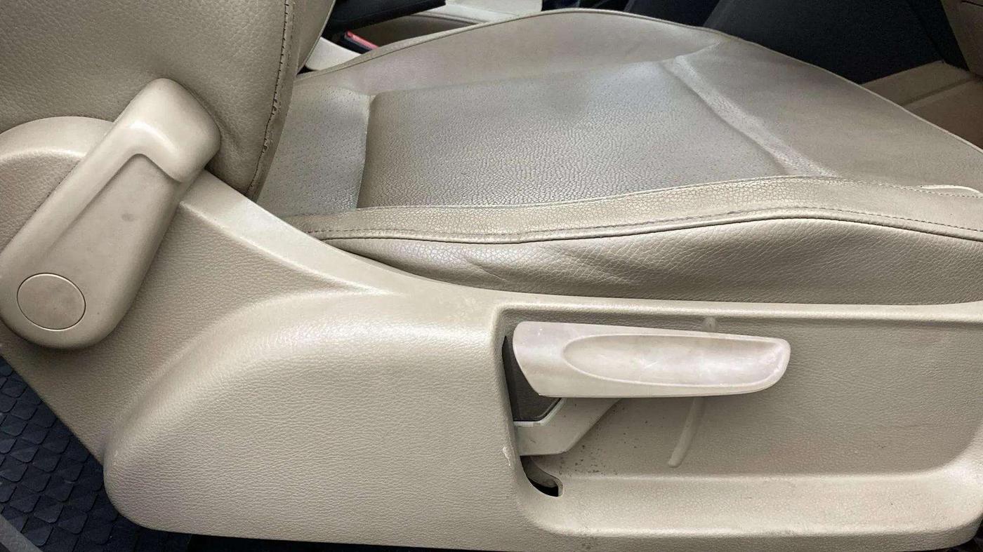 2015 Volkswagen Vento HIGHLINE 1.6 MPI, Petrol, Manual, 85,807 km, Driver Side Adjustment Panel