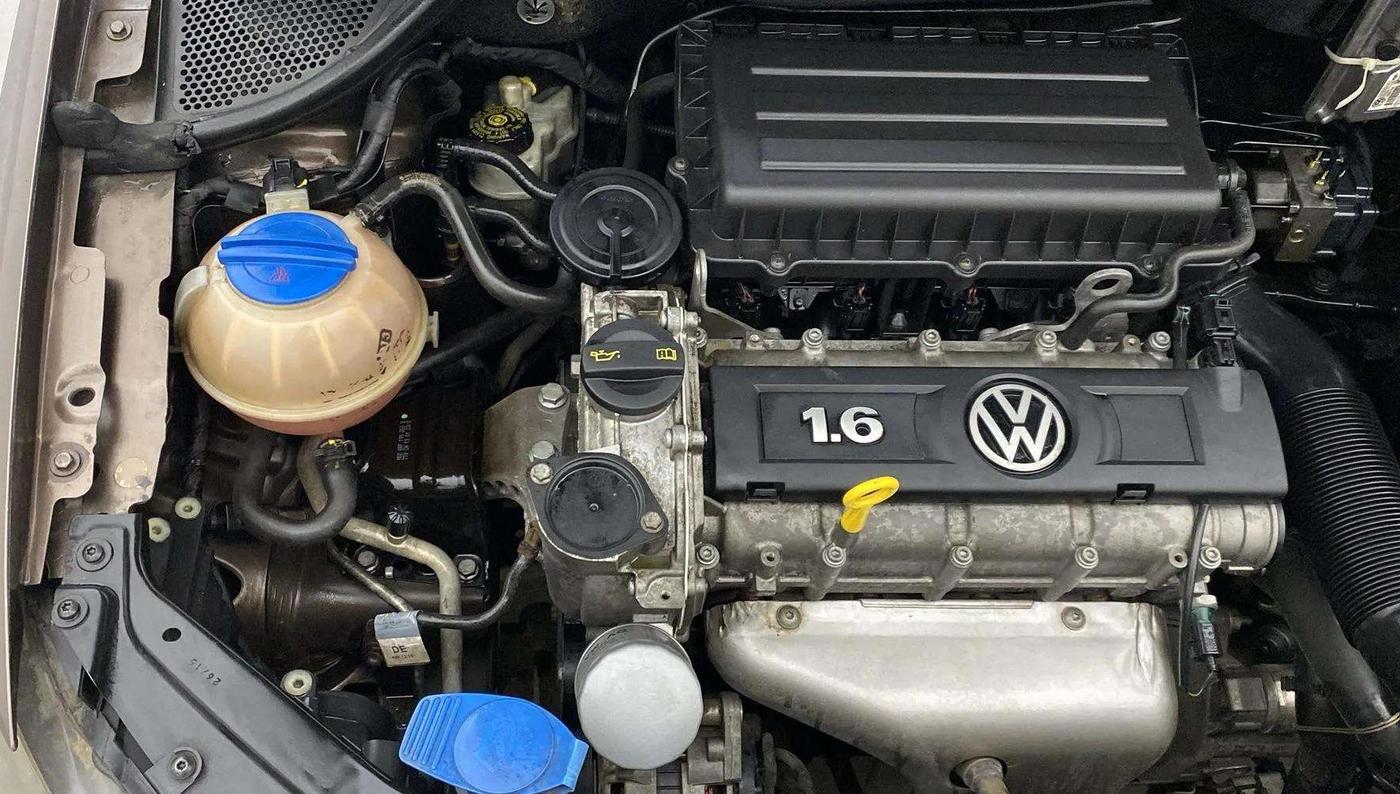 2015 Volkswagen Vento HIGHLINE 1.6 MPI, Petrol, Manual, 85,807 km, Engine View - Right
