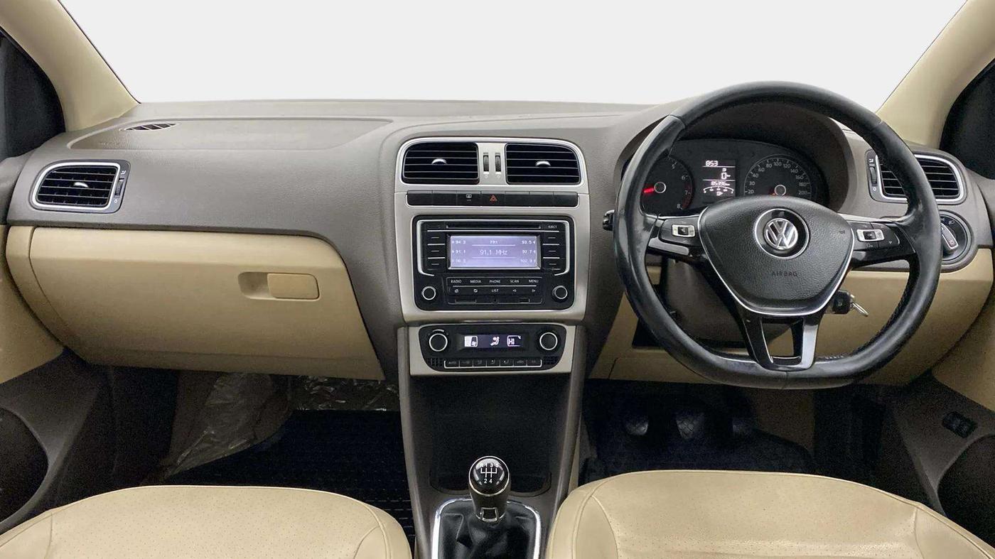 2015 Volkswagen Vento HIGHLINE 1.6 MPI, Petrol, Manual, 85,807 km, Dashboard
