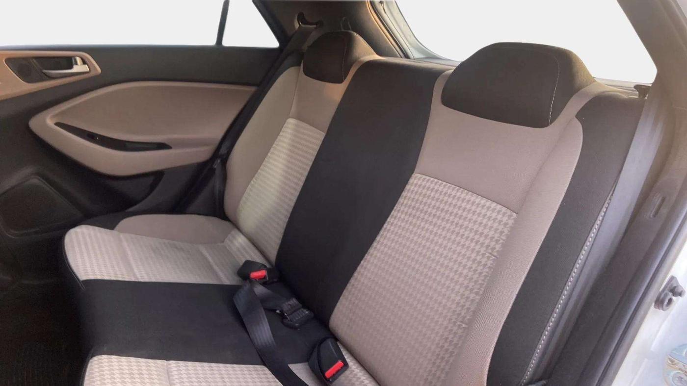 2019 Hyundai Elite i20 SPORTZ PLUS 1.2, Petrol, Manual, 22,433 km, Right Side Rear Door Cabin
