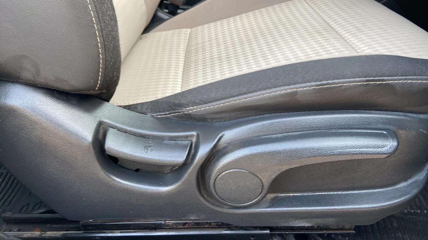 2019 Hyundai Elite i20 SPORTZ PLUS 1.2, Petrol, Manual, 22,433 km, Driver Side Adjustment Panel