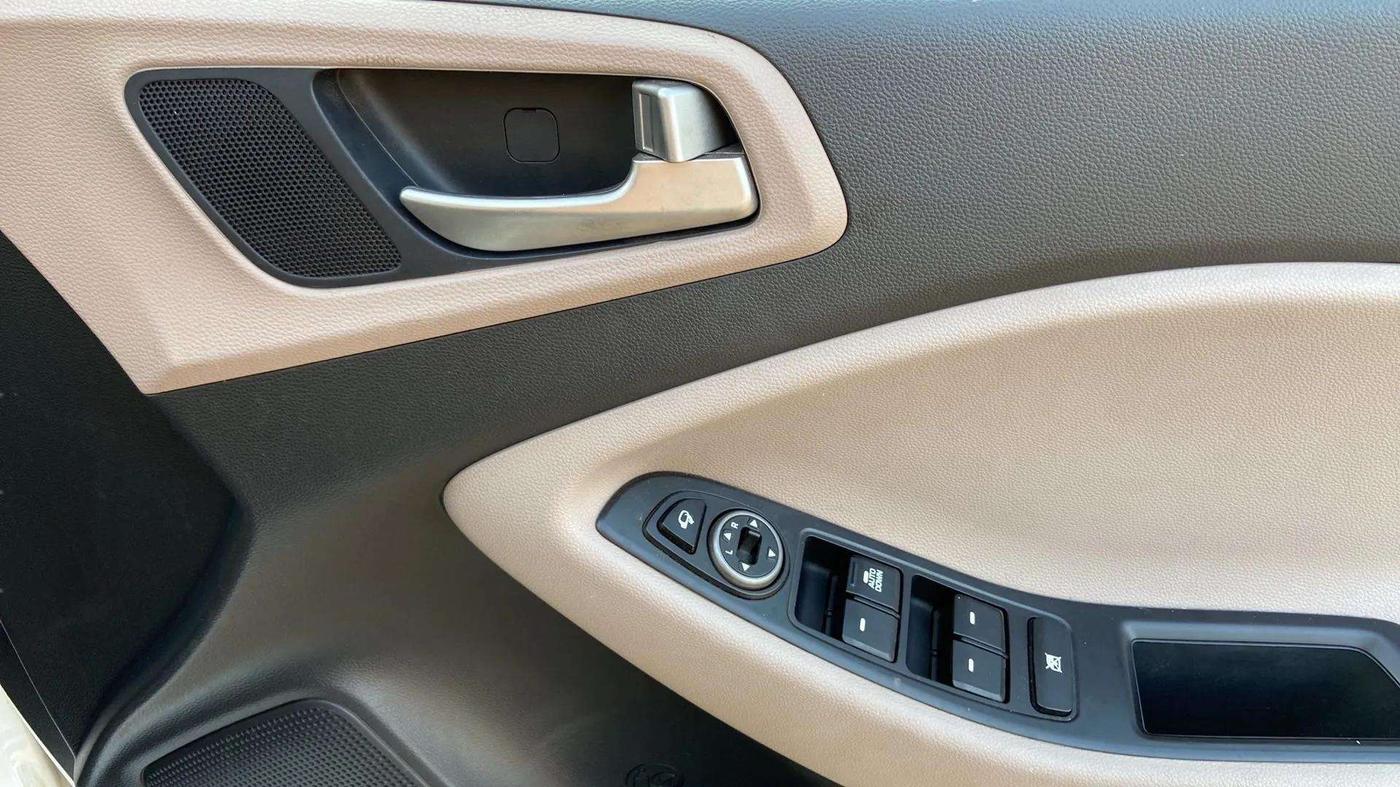 2019 Hyundai Elite i20 SPORTZ PLUS 1.2, Petrol, Manual, 22,433 km, Driver Side Door Panels Control