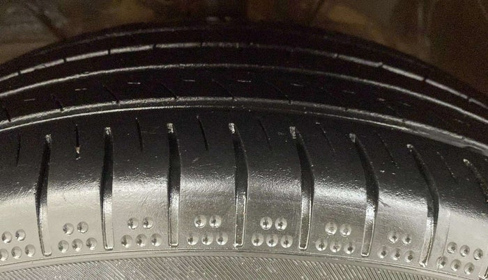2018 Maruti Swift ZXI AMT, Petrol, Automatic, 58,037 km, Left Front Tyre Tread