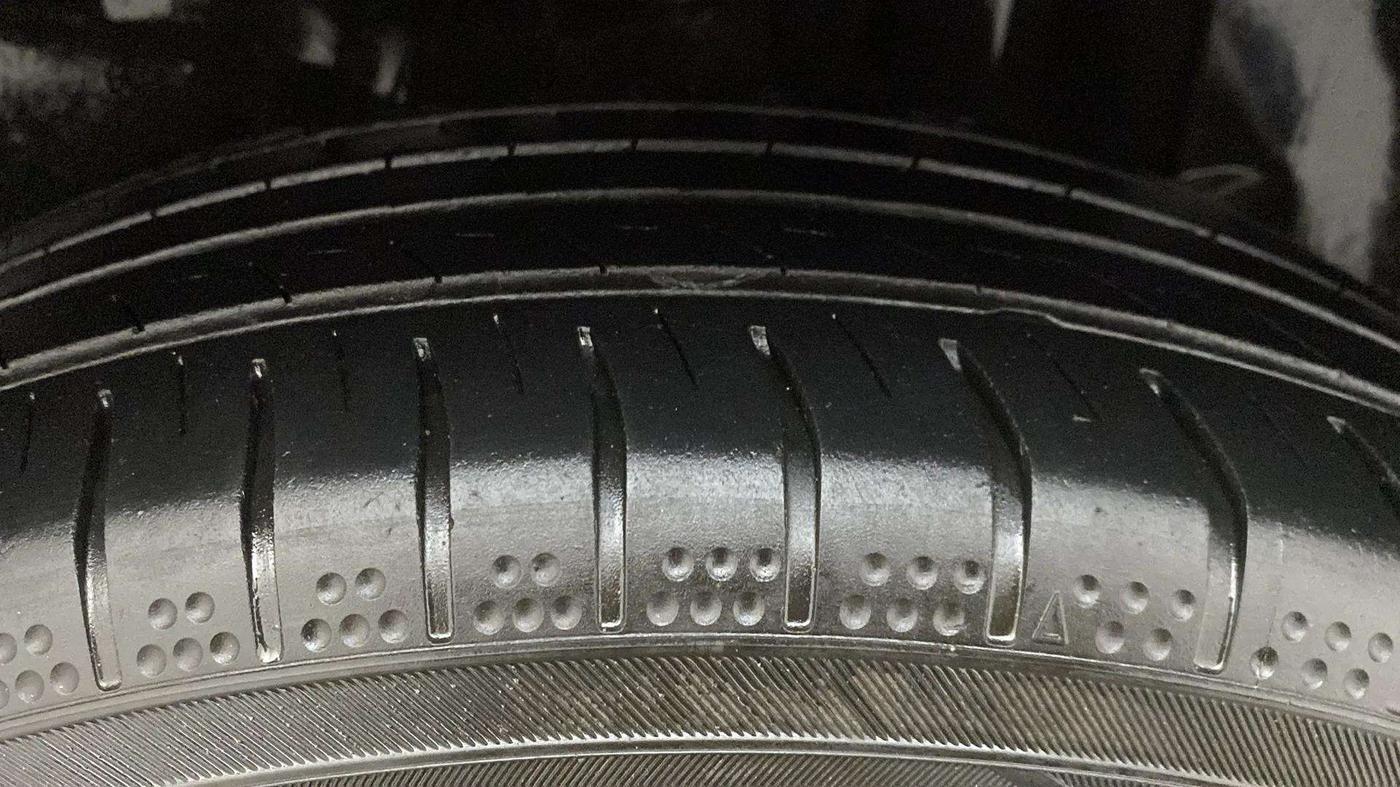 2018 Maruti Swift ZXI AMT, Petrol, Automatic, 58,037 km, Left Rear Tyre Tread