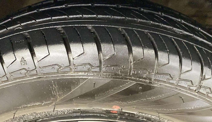 2017 Maruti Dzire VXI, Petrol, Manual, 57,980 km, Right Front Tyre Tread