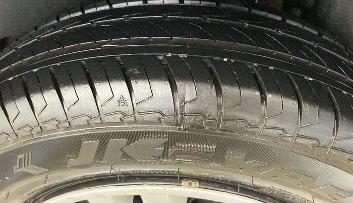 2017 Maruti Dzire VXI, Petrol, Manual, 57,980 km, Right Rear Tyre Tread