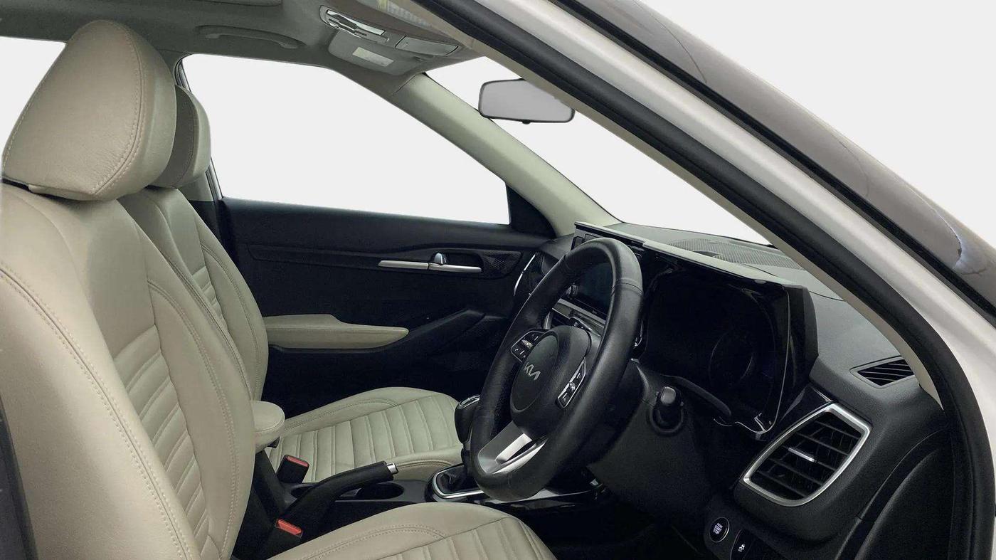 2022 KIA SELTOS HTK PLUS 1.5 IMT, Petrol, Manual, 25,543 km, Right Side Front Door Cabin
