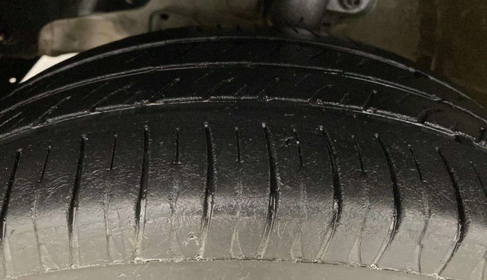 2019 Mahindra Kuv100 K2 TRIP CNG, CNG, Manual, 69,275 km, Left Front Tyre Tread