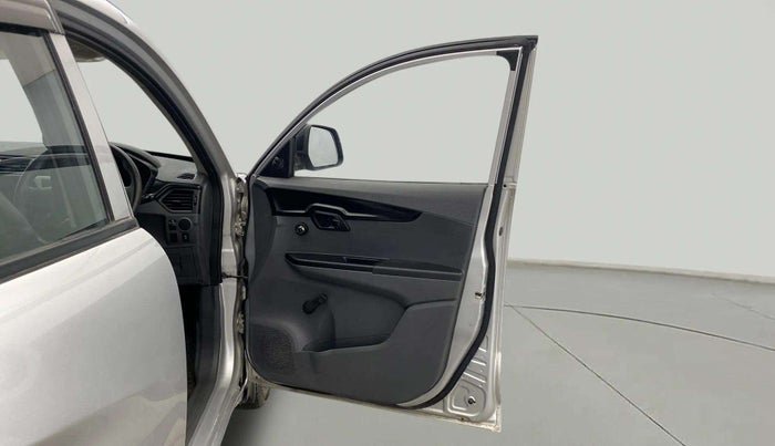 2019 Mahindra Kuv100 K2 TRIP CNG, CNG, Manual, 69,275 km, RHS Front Door