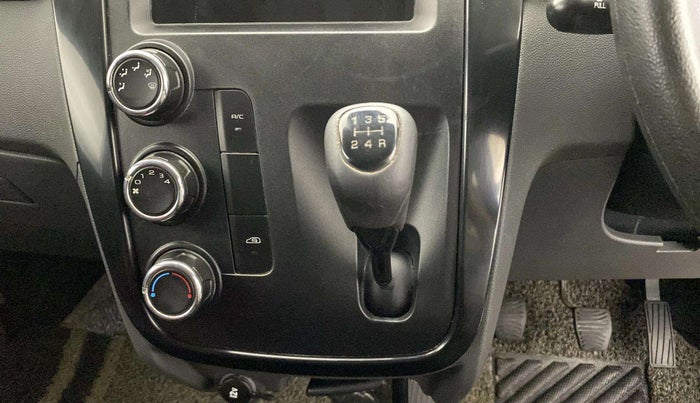 2019 Mahindra Kuv100 K2 TRIP CNG, CNG, Manual, 69,275 km, Gear Lever