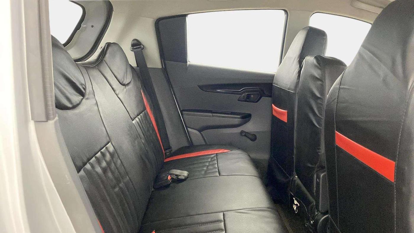 2019 Mahindra Kuv100 K2 TRIP CNG, CNG, Manual, 69,726 km, Right Side Rear Door Cabin