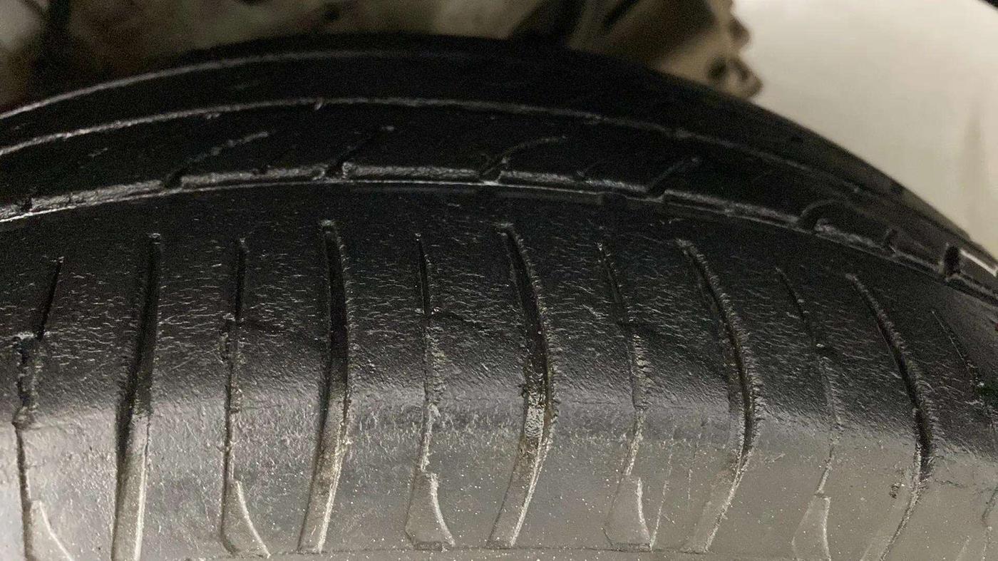2019 Mahindra Kuv100 K2 TRIP CNG, CNG, Manual, 69,726 km, Right Front Tyre Tread